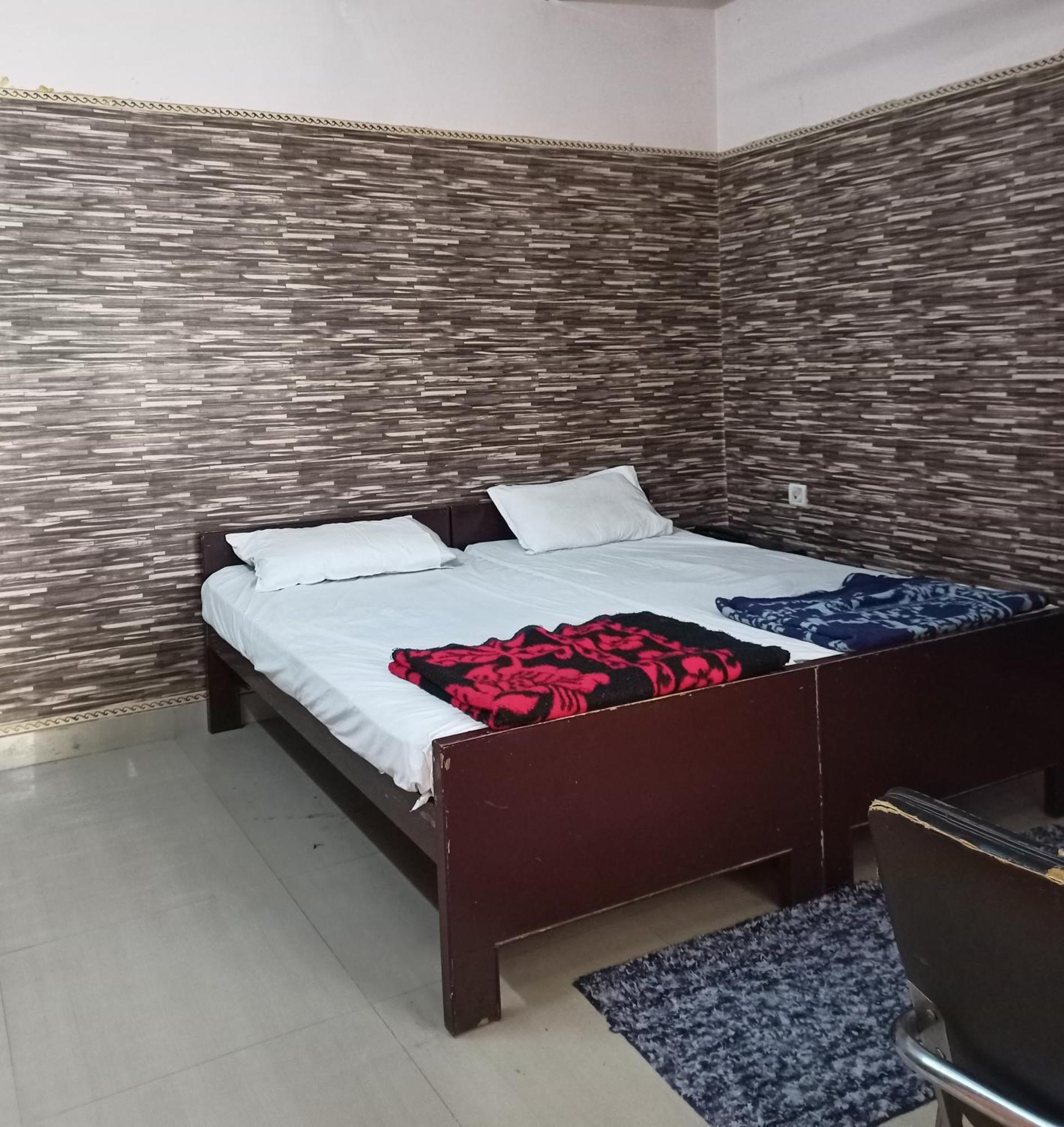 Teerth Pensión Varanasi Exterior foto
