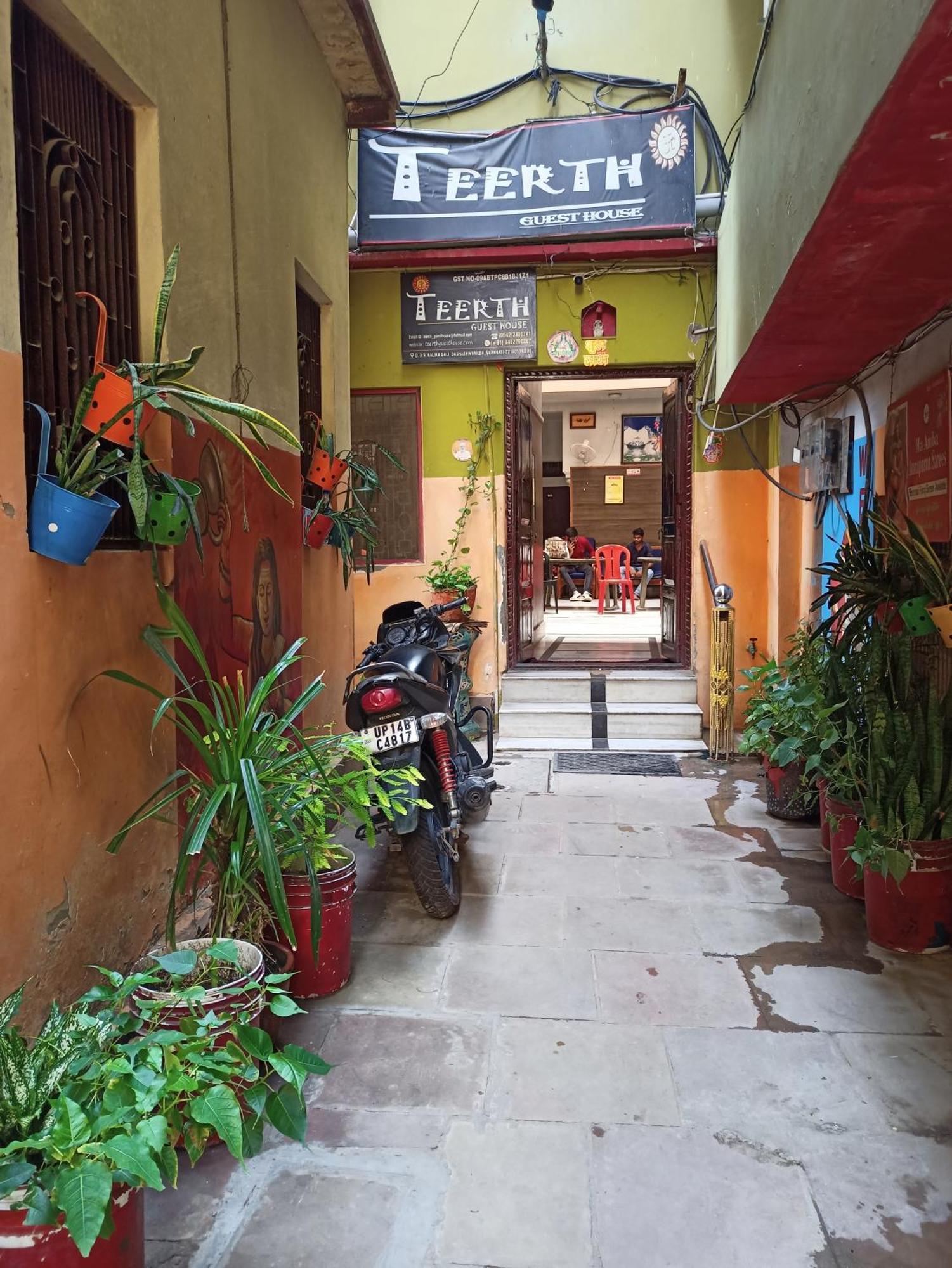 Teerth Pensión Varanasi Exterior foto