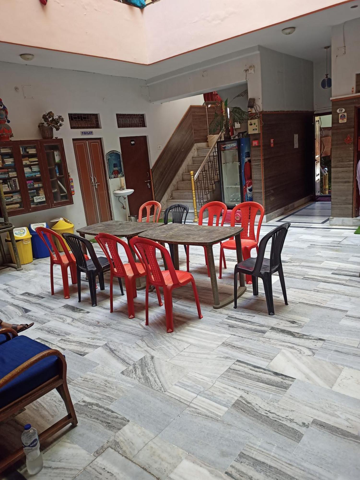 Teerth Pensión Varanasi Exterior foto
